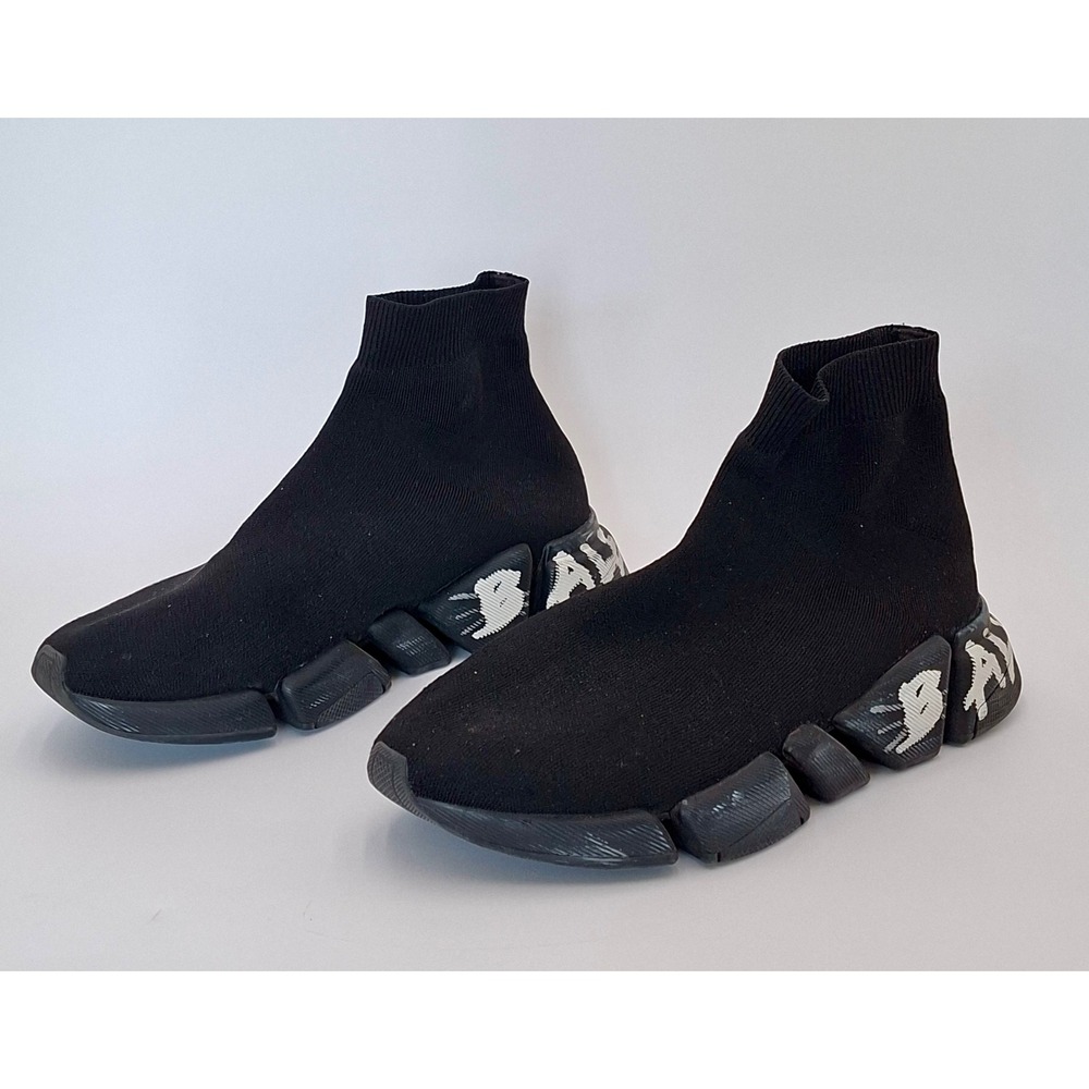 Balenciaga Speed 2.0 Worn-Out
Graffiti EU 41 US 8 Damaged
Repair